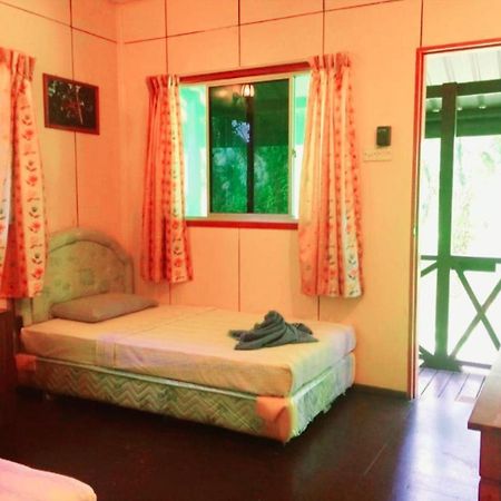 Sukau Backpackers B&B Buitenkant foto